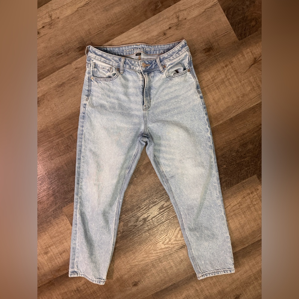 American Eagle Outfitters Light Wash mom Jeans